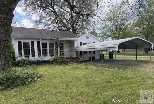211 SW Front St, New Boston, TX 75570
