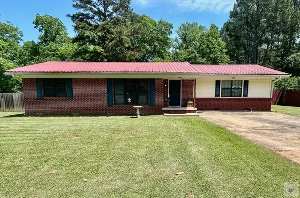 209 Leslie Ln, Atlanta, TX 75551