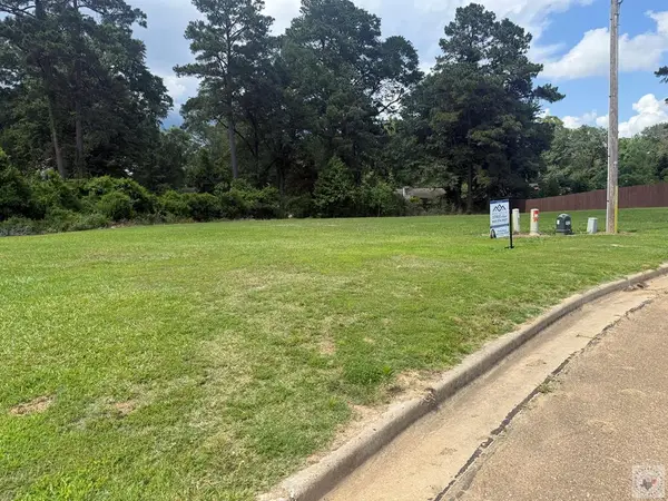 1915 Razorback Cir, Texarkana, AR 71854