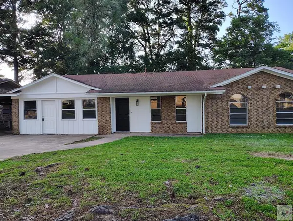 225 E Greenfield Dr, Wake Village, TX 75501