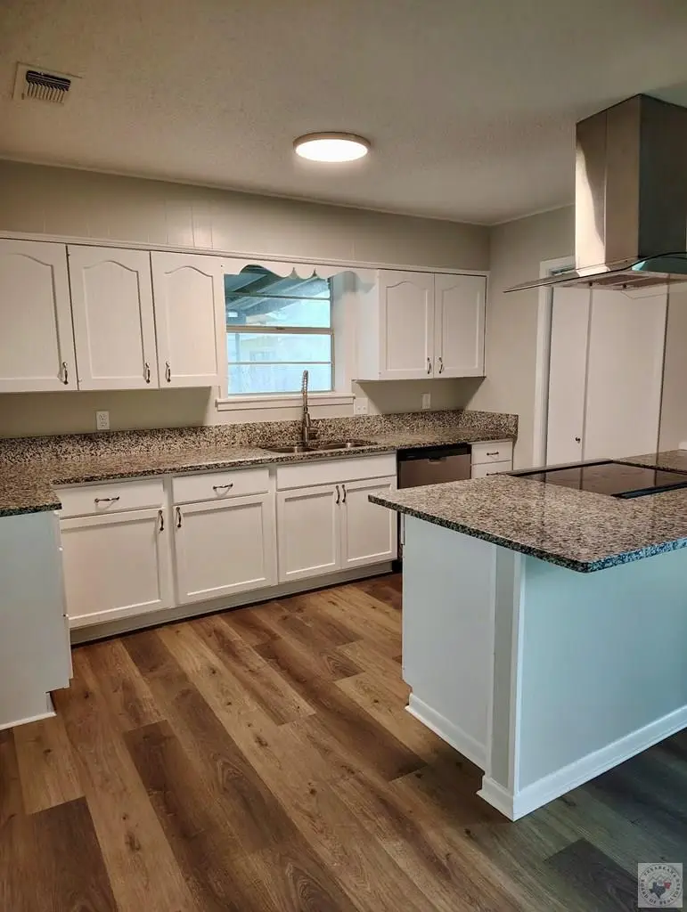 225 E Greenfield Dr, Wake Village, TX 75501 - #2