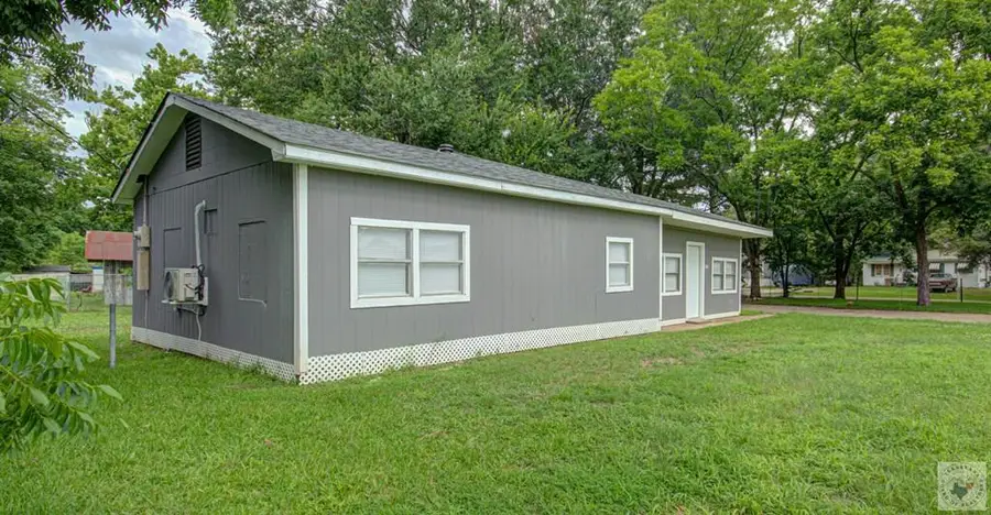 405 E 5th St, Hooks, TX 75561 - #2
