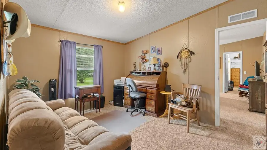 522 Fannin St., Maud, TX 75567 - #2