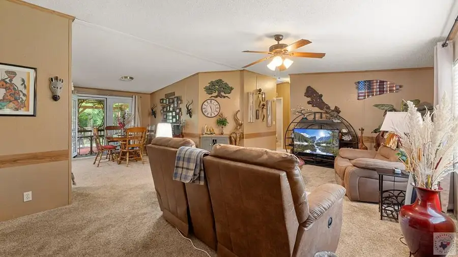 522 Fannin St., Maud, TX 75567 - #3