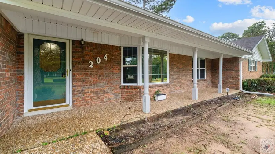 204 Redwater Rd., Wake Village, TX 75501 - #2