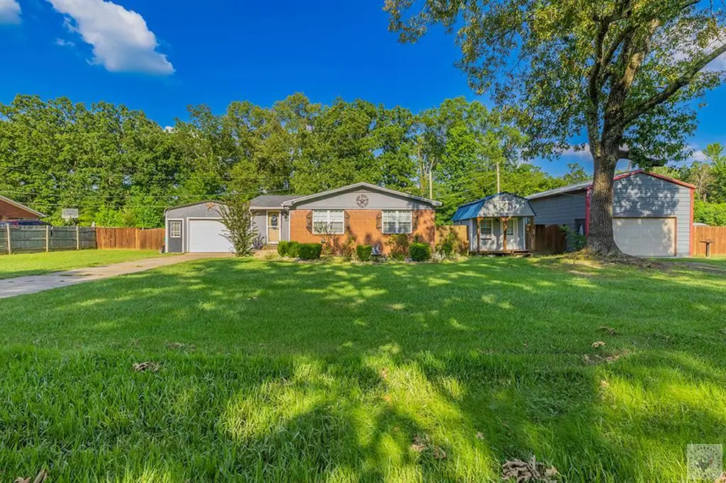 500 E 10th St, Hooks, TX 75561 - #1