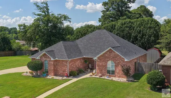 116 Corley Cr, Wake Village, TX 75501