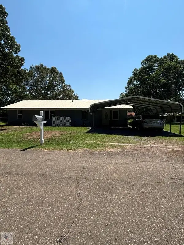 170 Manning Rd, Hooks, TX 75561