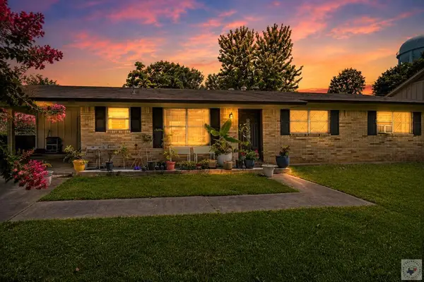 401 W Greenfield, Wake Village, TX 75501