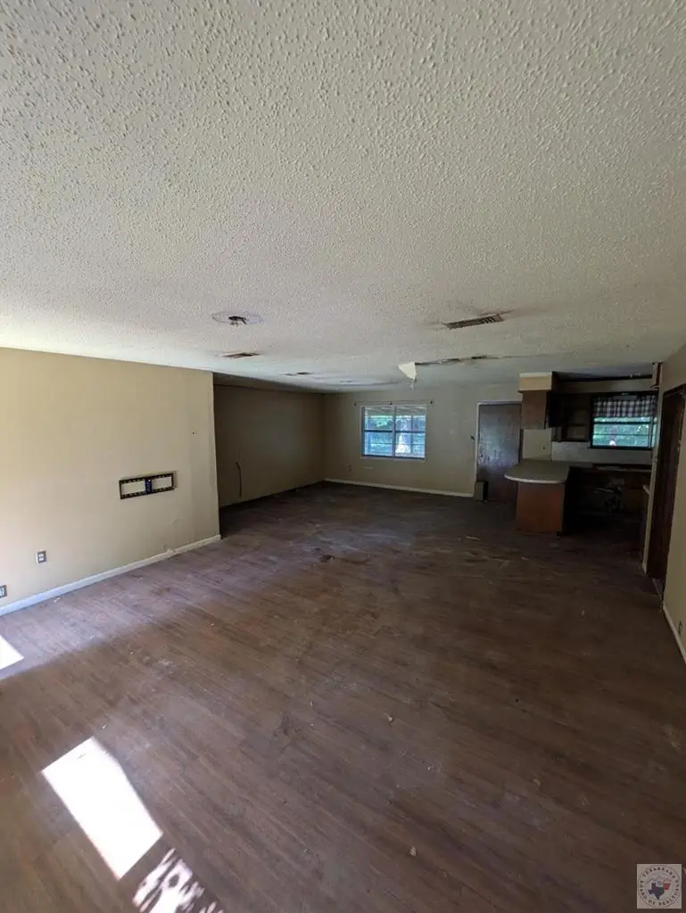 203 Rex Avenue, Hooks, TX 75561 - #3