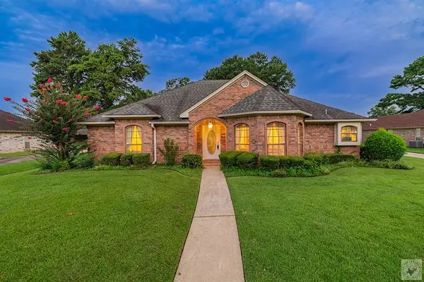 80 Piney St, Wake Village, TX 75501