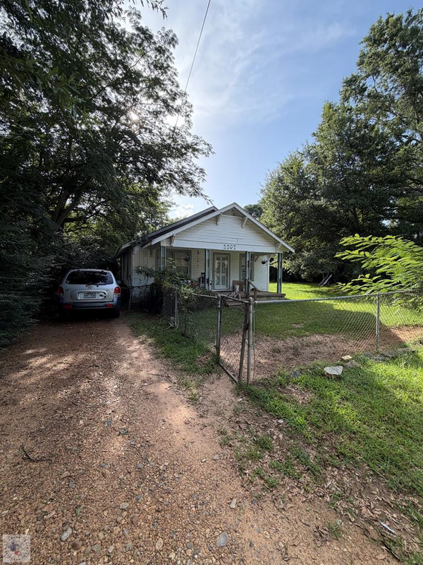 2207 Lowell St, Texarkana, AR 71854