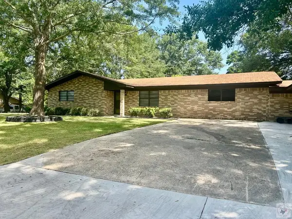 911 Crestview Dr S, Atlanta, TX 75551