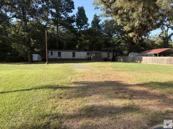 111 Whispering Pines Dr, Texarkana, TX 75501