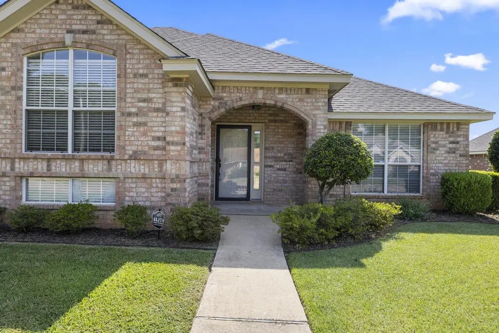 60 Fernwood Dr, Texarkana, TX 75503 - #1