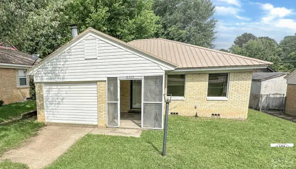 2302 N Akin, Texarkana, TX 75501
