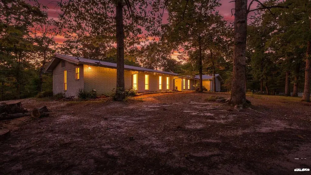 323 Cherokee Trail, Texarkana, AR 71854 - #1