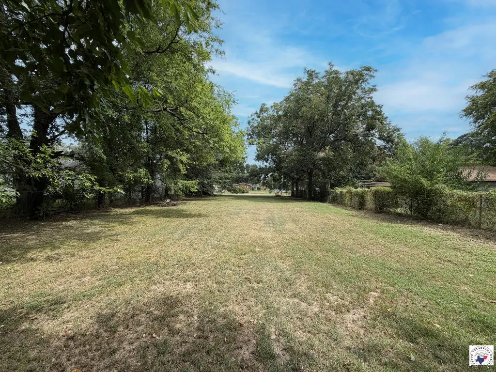 124 E Crockett, De Kalb, TX 75559 - #1