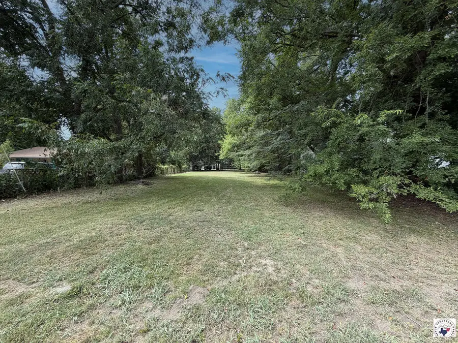 124 E Crockett, De Kalb, TX 75559 - #2