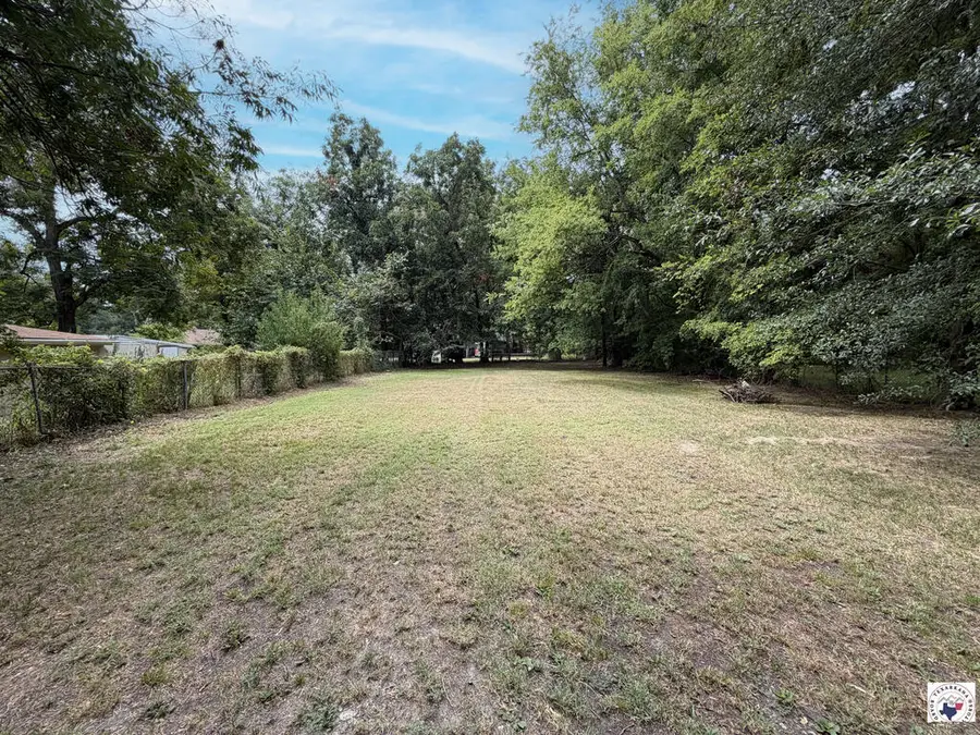 124 E Crockett, De Kalb, TX 75559 - #3