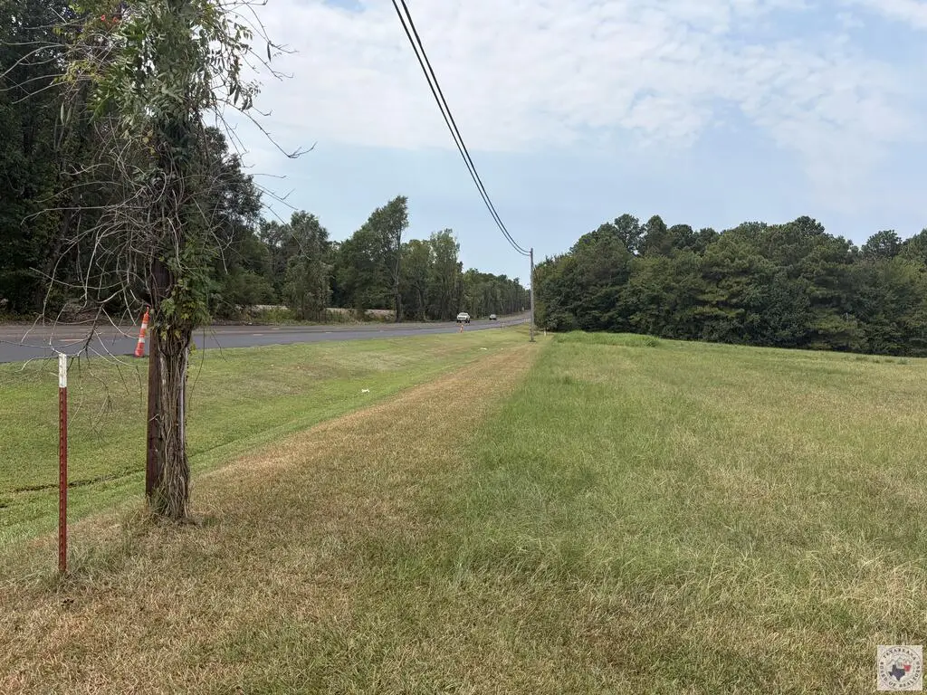 624 W Ave A, Hooks, TX 75561 - #1