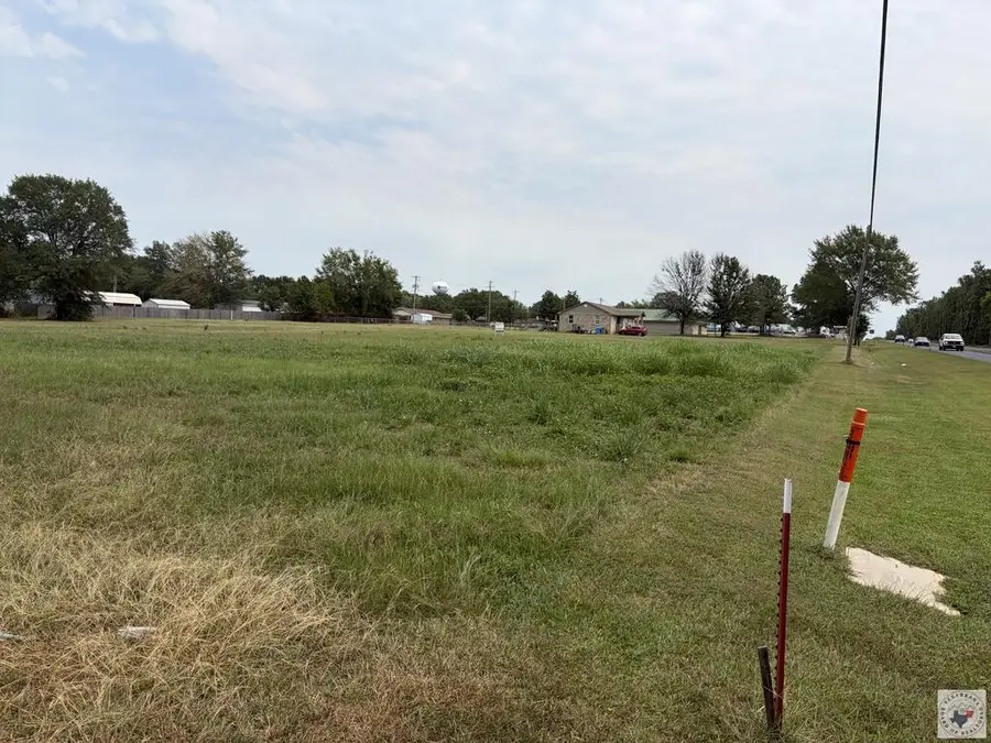 624 W Ave A, Hooks, TX 75561 - #2