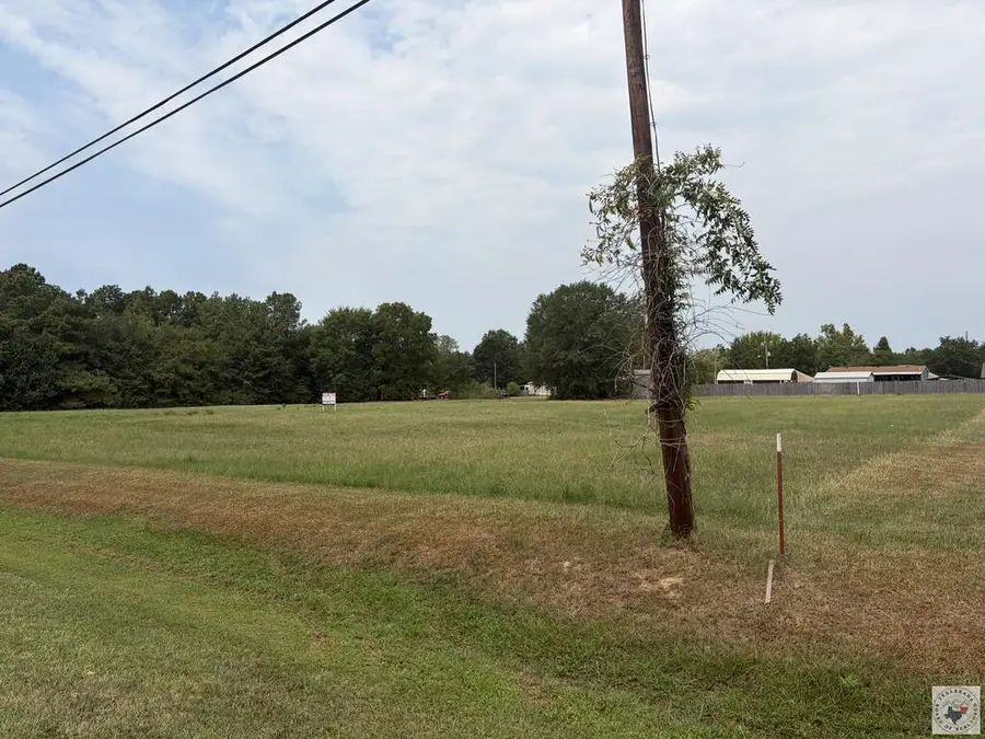 624 W Ave A, Hooks, TX 75561 - #3
