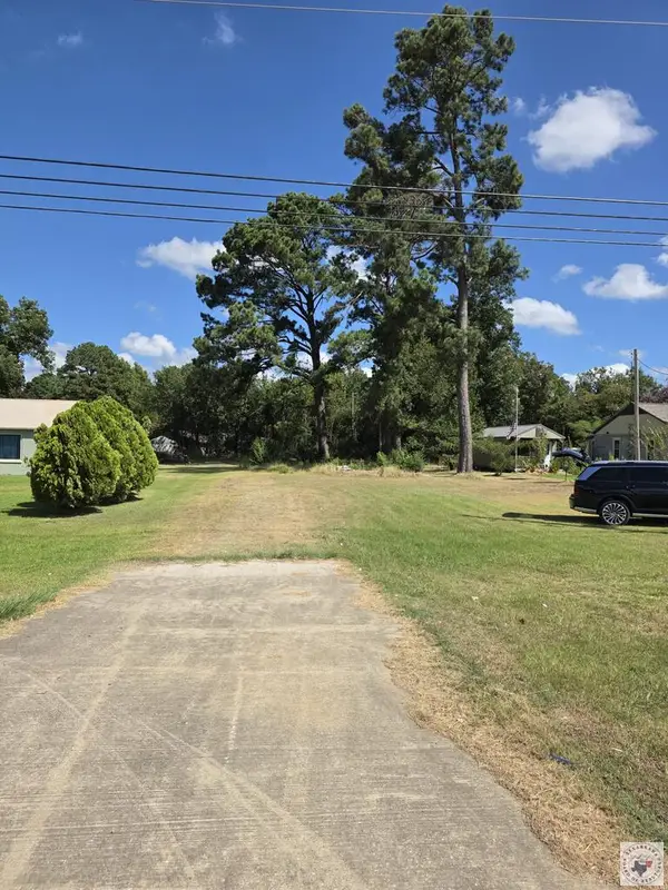 1115 E Front, DeKalb, TX 75559