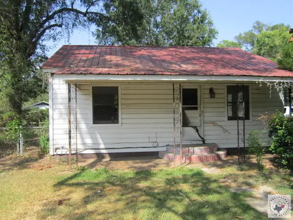 201 Marshall St, Hooks, TX 75561