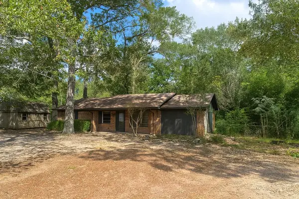 101 Oakwood Trl., Atlanta, TX 75551
