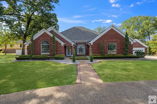 304 Forest Lake Dr, Texarkana, TX 75503
