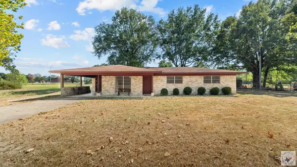 208 E Walters Blvd, New Boston, TX 75570