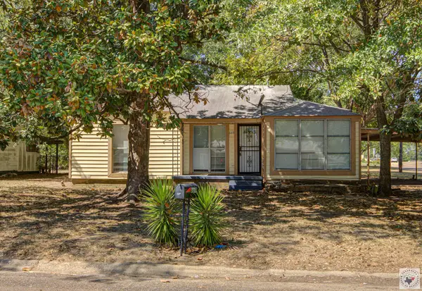 669 Arizona, Wake Village, TX 75501