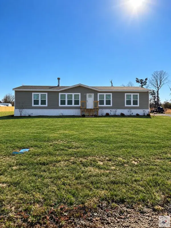 55 Barkman Bend Rd, Hooks, TX 75561