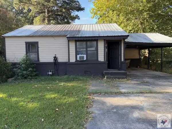 116 E Ave H, Hooks, TX 75561