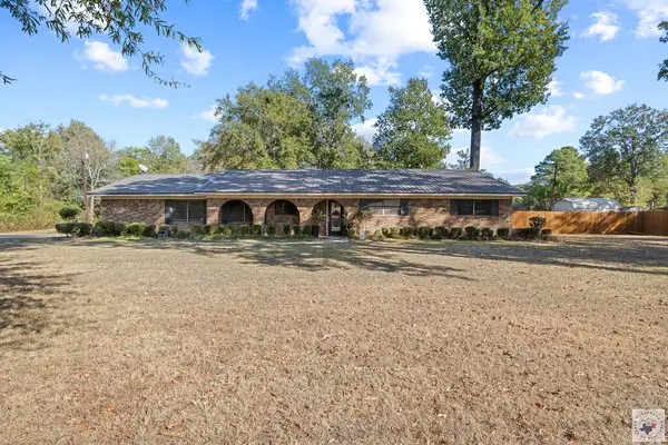 605 S West, New Boston, TX 75570
