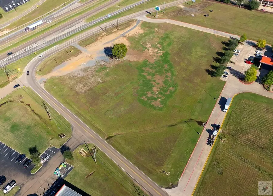1016 N Center St, New Boston, TX 75570 - #2