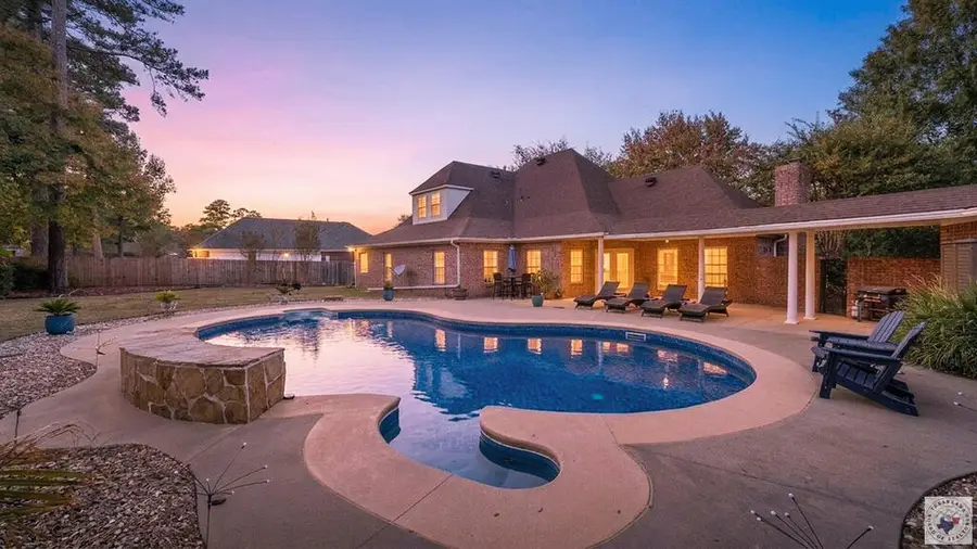 5803 Winchester Dr, Texarkana, TX 75503 - #2