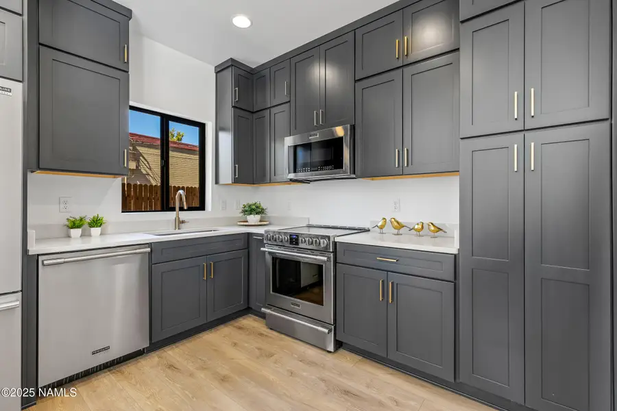 302 W Oak Avenue, Flagstaff, AZ 86001 - #3