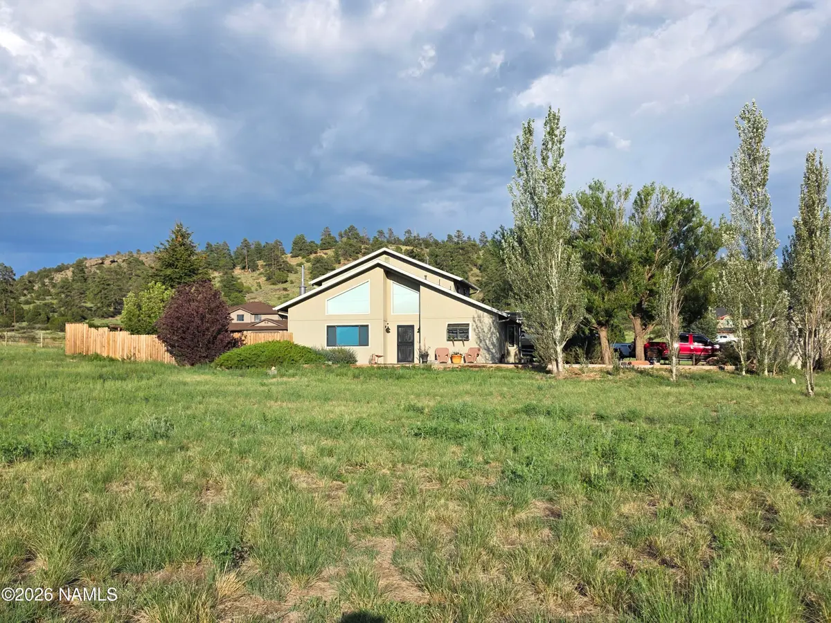 8025 Lawrence Drive, Flagstaff, AZ 86004 - #1