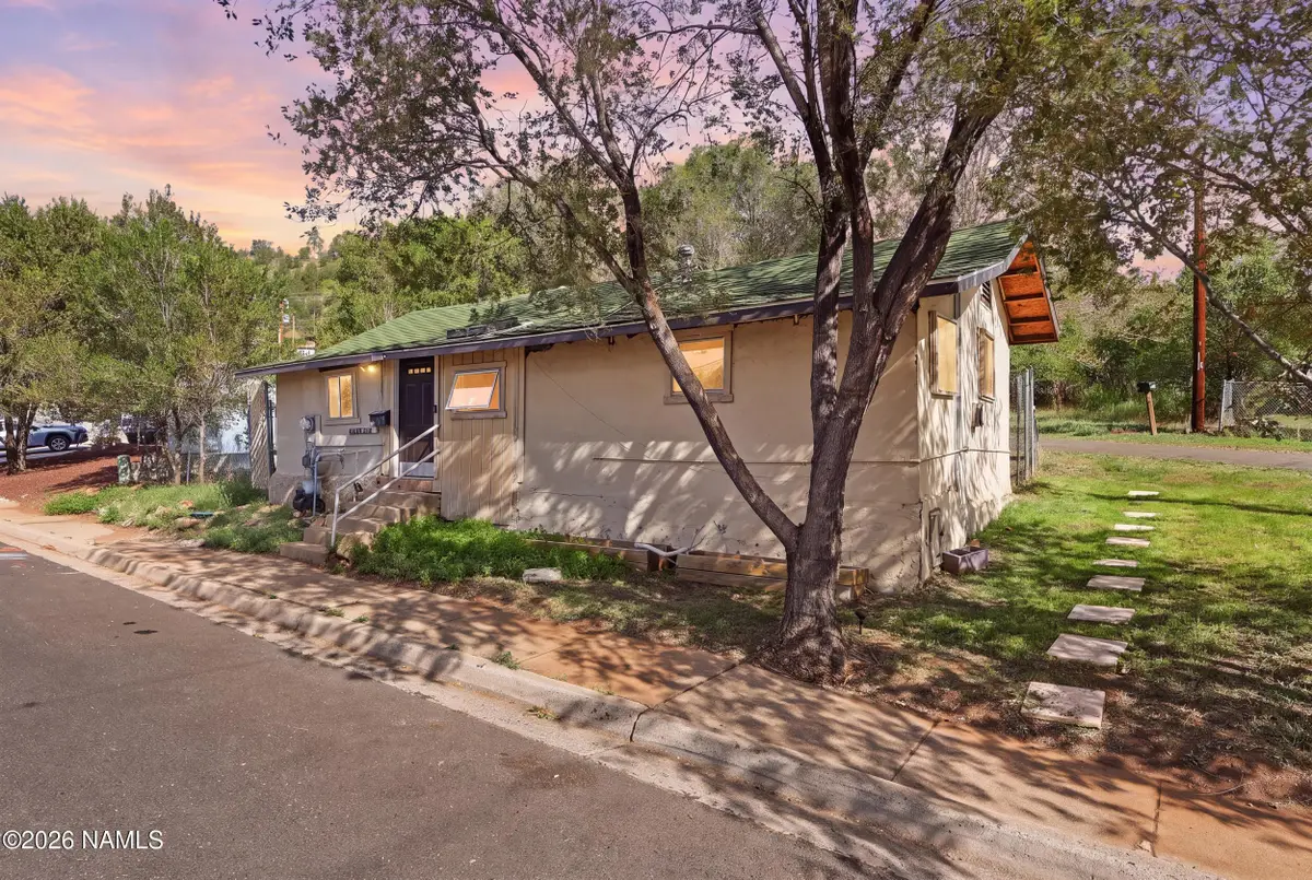 904 W Clay Avenue, Flagstaff, AZ 86001 - #1