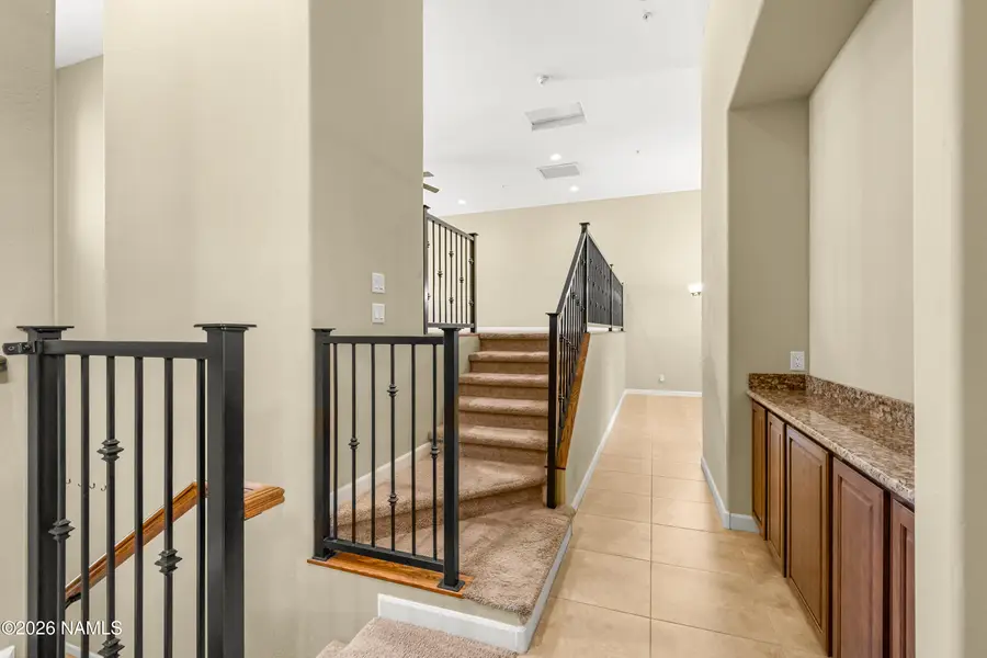 425 E Woodland Drive, Flagstaff, AZ 86001 - #3