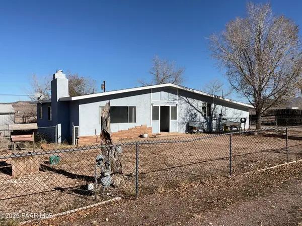 22530 W Willow Street, Seligman, AZ 86337