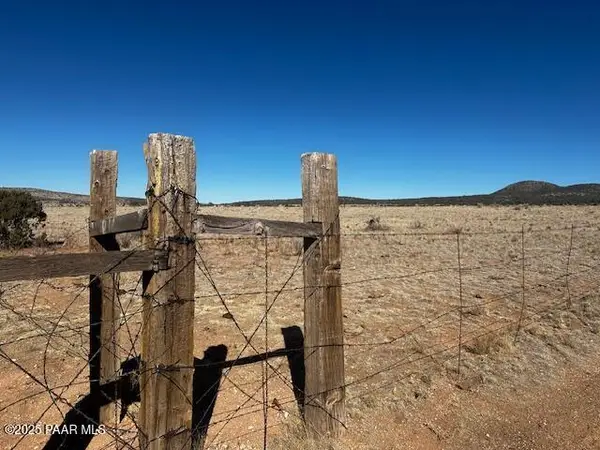 00 NE Double Back Drive, Seligman, AZ 86337