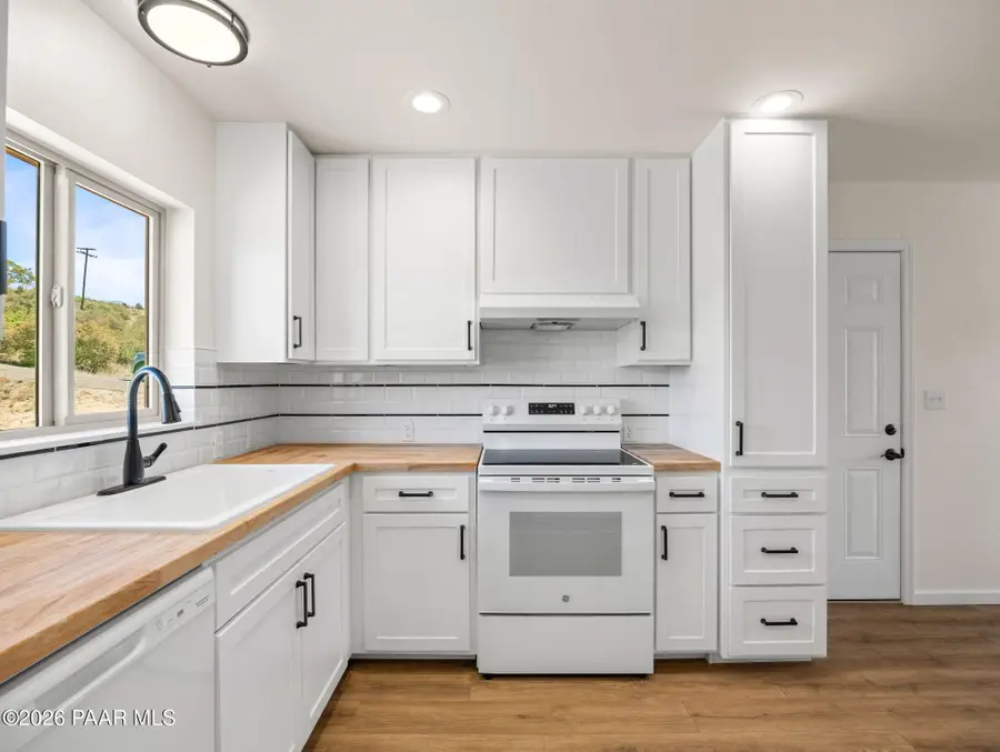 18290 S Niblick Drive, Peeples Valley, AZ 86332 - #3