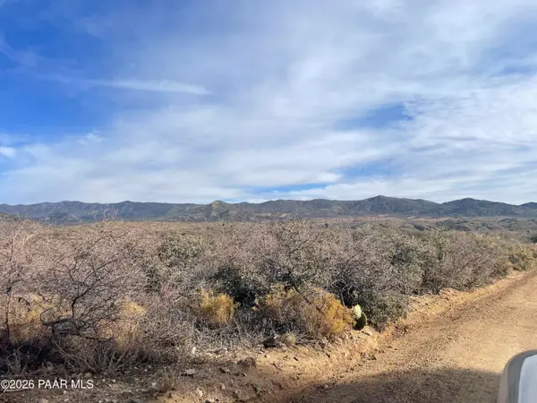 8470-255 W Webster Road, Wilhoit, AZ 86332