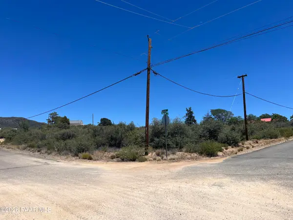 9488 S Steven Trail, Wilhoit, AZ 86332