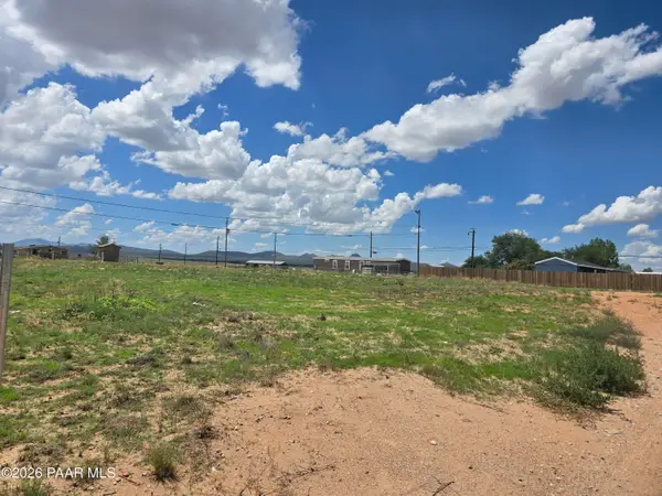 435 W Bermuda Lane, Paulden, AZ 86334