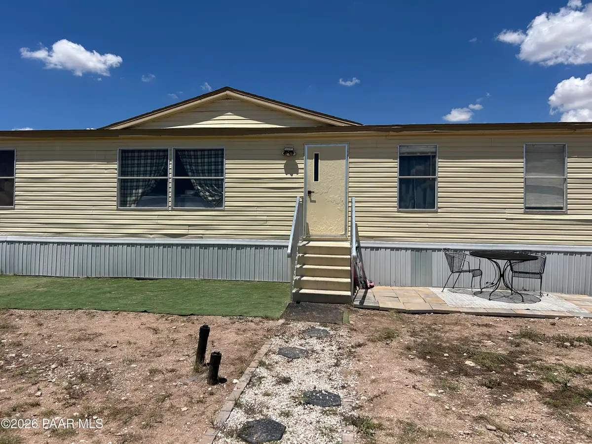 25284 W El Dorado Drive, Seligman, AZ 86337 - #1