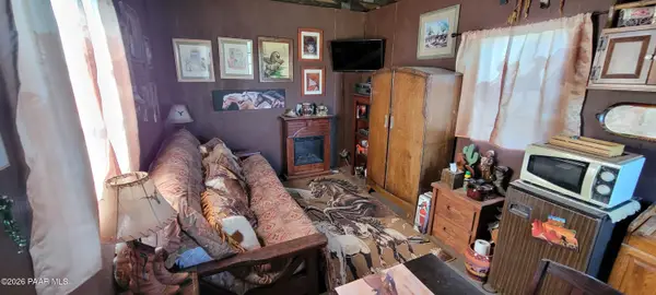54043 N Via De Oro Pakway, Seligman, AZ 86337